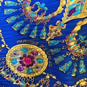 Hermes Plisse Parues Des Sables Scarf. Comes with box and COA